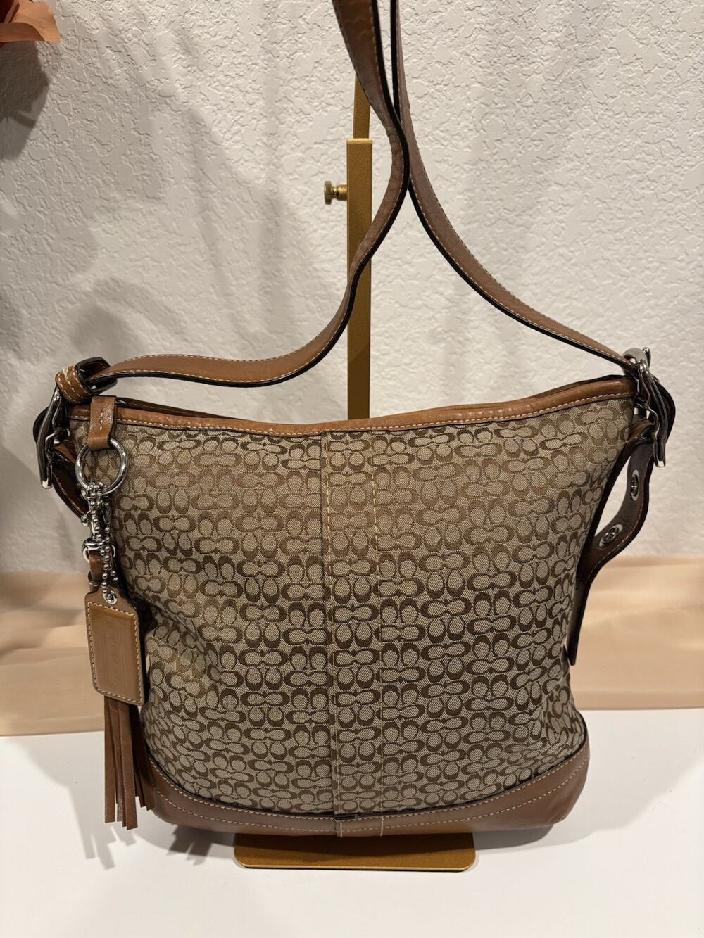 Coach Signature Brown Beige Shoulder Bag Tassel Zip Lined Inner Pockets Charm